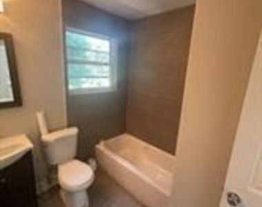 5032 E Capitol Street Ne - Photo Thumbnail 13