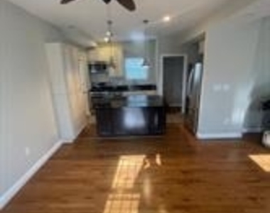 5032 E Capitol Street Ne - Photo Thumbnail 2