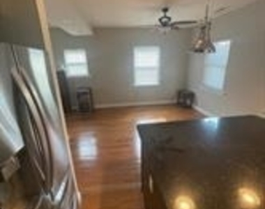 5032 E Capitol Street Ne - Photo Thumbnail 4