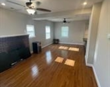 5032 E Capitol Street Ne - Photo Thumbnail 5