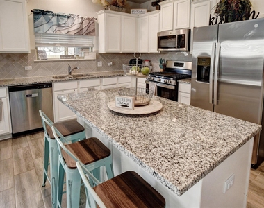 205 Driftwood Ln - Photo Thumbnail 11