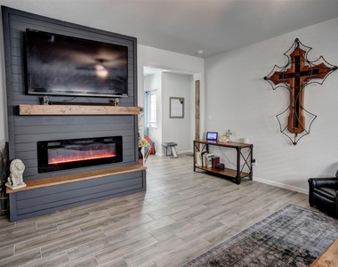 205 Driftwood Ln - Photo Thumbnail 6