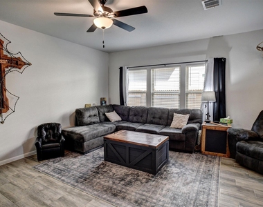 205 Driftwood Ln - Photo Thumbnail 7
