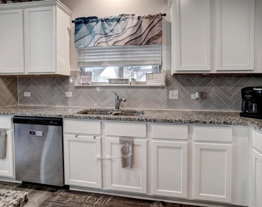 205 Driftwood Ln - Photo Thumbnail 13