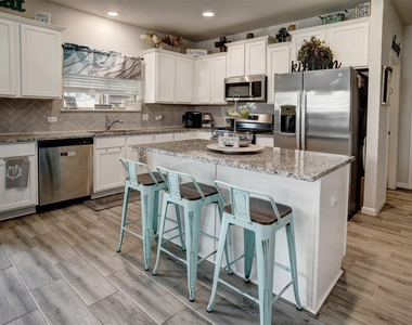 205 Driftwood Ln - Photo Thumbnail 9