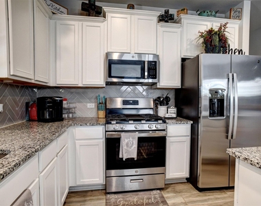 205 Driftwood Ln - Photo Thumbnail 10