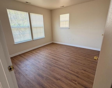 431 61st Street Ne - Photo Thumbnail 13