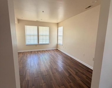431 61st Street Ne - Photo Thumbnail 1
