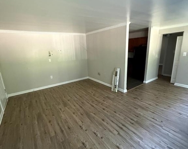 3105 Naylor Road Se - Photo Thumbnail 9