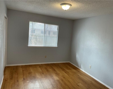 105 Meteor Dr - Photo Thumbnail 3