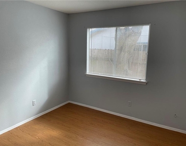 105 Meteor Dr - Photo Thumbnail 12
