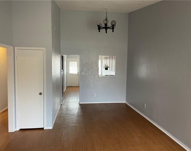 105 Meteor Dr - Photo Thumbnail 10
