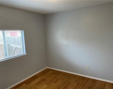 105 Meteor Dr - Photo Thumbnail 2