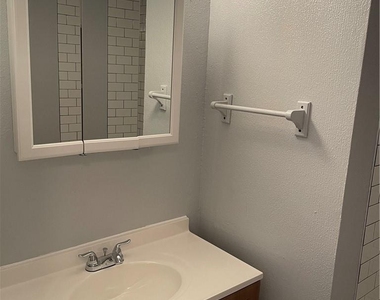 105 Meteor Dr - Photo Thumbnail 4