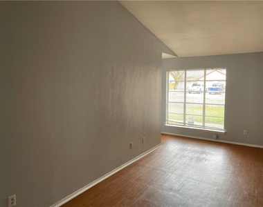 105 Meteor Dr - Photo Thumbnail 11