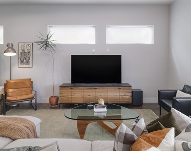 6021 Seville Dr - Photo Thumbnail 7