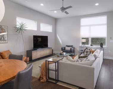6021 Seville Dr - Photo Thumbnail 5