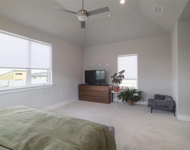 6021 Seville Dr - Photo Thumbnail 17