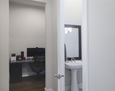6021 Seville Dr - Photo Thumbnail 15