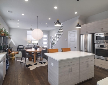 6021 Seville Dr - Photo Thumbnail 13