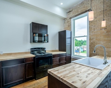 110 S Main St - Photo Thumbnail 5
