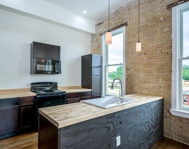 110 S Main St - Photo Thumbnail 12