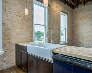 110 S Main St - Photo Thumbnail 2