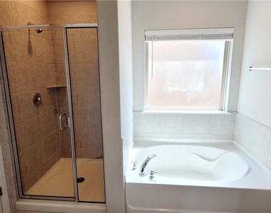 300 Bright Star Ln - Photo Thumbnail 11