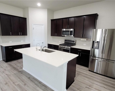 300 Bright Star Ln - Photo Thumbnail 1