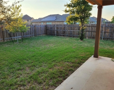 300 Bright Star Ln - Photo Thumbnail 13