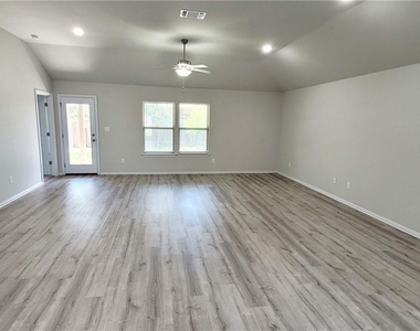 300 Bright Star Ln - Photo Thumbnail 5