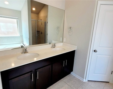 300 Bright Star Ln - Photo Thumbnail 10