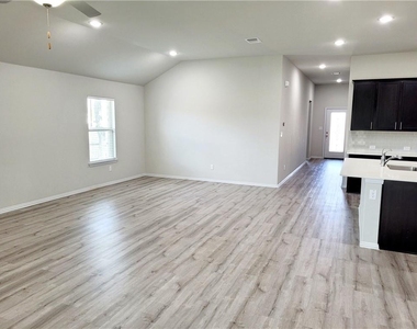 300 Bright Star Ln - Photo Thumbnail 3