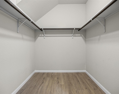 3103 Crystal Bend Dr - Photo Thumbnail 12