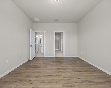 3103 Crystal Bend Dr - Photo Thumbnail 9
