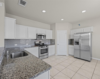 3103 Crystal Bend Dr - Photo Thumbnail 5