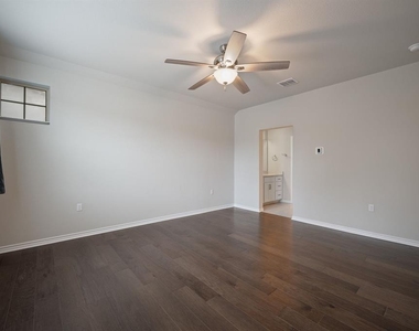 305 Bolivar Way - Photo Thumbnail 22
