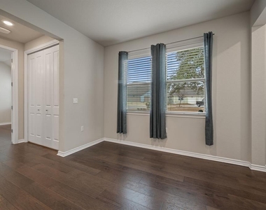 305 Bolivar Way - Photo Thumbnail 12