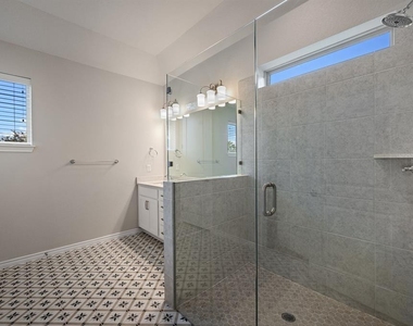 305 Bolivar Way - Photo Thumbnail 18