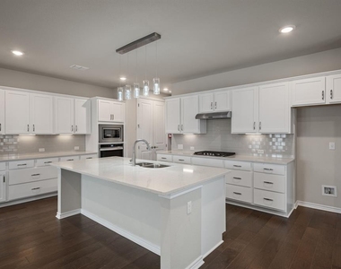 305 Bolivar Way - Photo Thumbnail 4