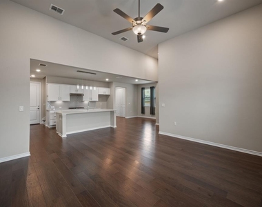 305 Bolivar Way - Photo Thumbnail 11