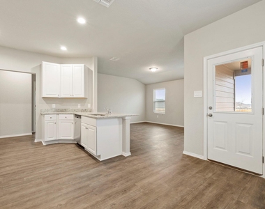 3209 Ridge Pl - Photo Thumbnail 7