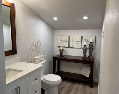 539 Venture Blvd S - Photo Thumbnail 11