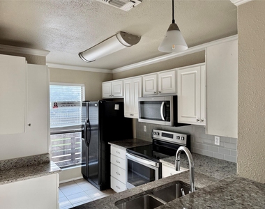 2018 W Rundberg Ln - Photo Thumbnail 4