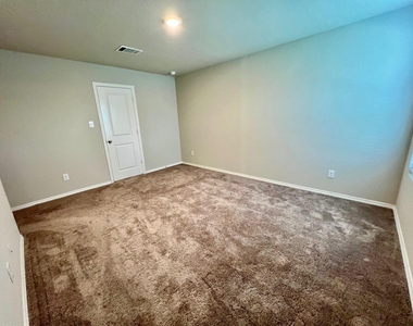 1906 Fieldfare St - Photo Thumbnail 7