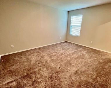 1906 Fieldfare St - Photo Thumbnail 8