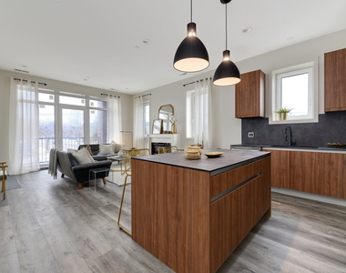 790 E Irving Park Road - Photo Thumbnail 2