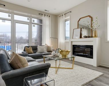 790 E Irving Park Road - Photo Thumbnail 9