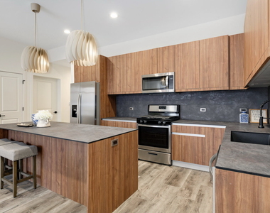 790 E Irving Park Road - Photo Thumbnail 5