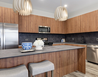 790 E Irving Park Road - Photo Thumbnail 4